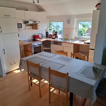 Grosse 84qm Mit Garten In * 분스토트